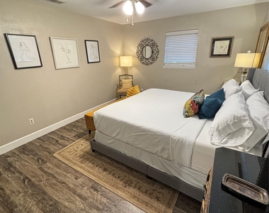 1307 Sherry Ln - Photo Thumbnail 15