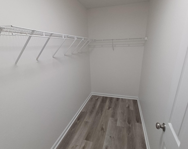 575 Oakleaf Plantation Parkway - Photo Thumbnail 10