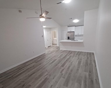 575 Oakleaf Plantation Parkway - Photo Thumbnail 2