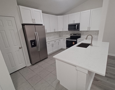 575 Oakleaf Plantation Parkway - Photo Thumbnail 5