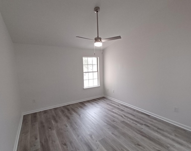 575 Oakleaf Plantation Parkway - Photo Thumbnail 7