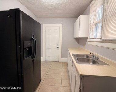 511 Ivy Street - Photo Thumbnail 6