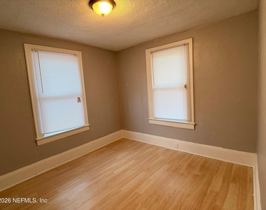 511 Ivy Street - Photo Thumbnail 8