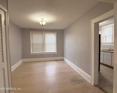 511 Ivy Street - Photo Thumbnail 4