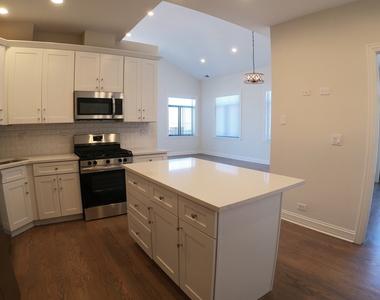 1701 W Chicago Avenue - Photo Thumbnail 6