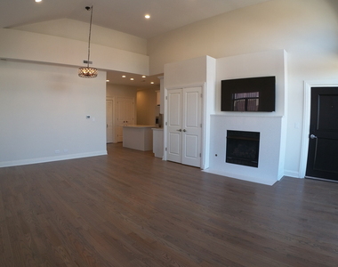 1701 W Chicago Avenue - Photo Thumbnail 3