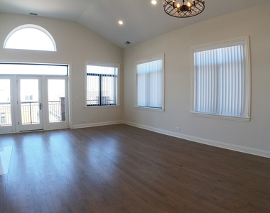 1701 W Chicago Avenue - Photo Thumbnail 1