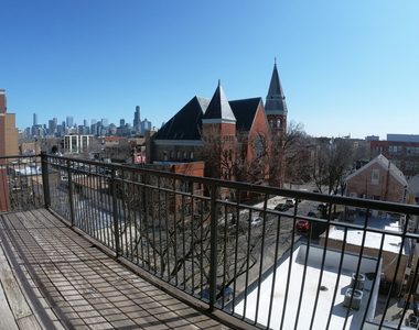1701 W Chicago Avenue - Photo Thumbnail 11