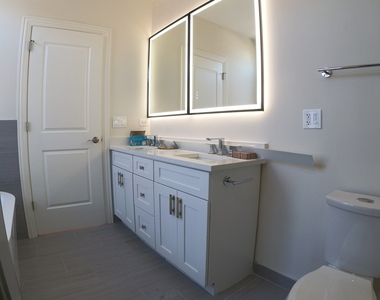 1701 W Chicago Avenue - Photo Thumbnail 10