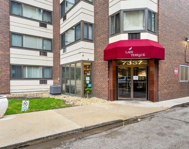 7337 S South Shore Drive - Photo Thumbnail 10