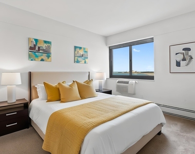 7337 S South Shore Drive - Photo Thumbnail 5