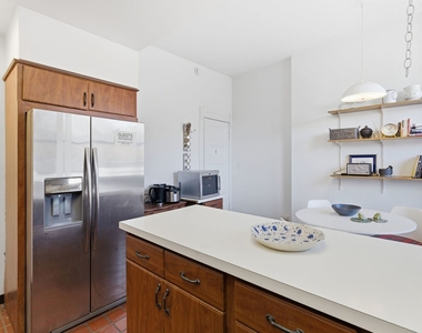 2001 Orrington Avenue - Photo Thumbnail 11