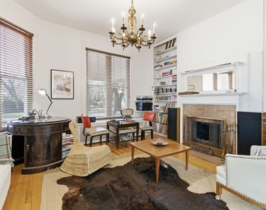 2001 Orrington Avenue - Photo Thumbnail 5