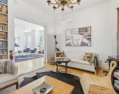 2001 Orrington Avenue - Photo Thumbnail 6