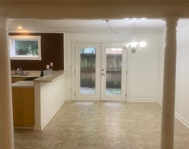 115 Biscayne Drive Nw - Photo Thumbnail 3