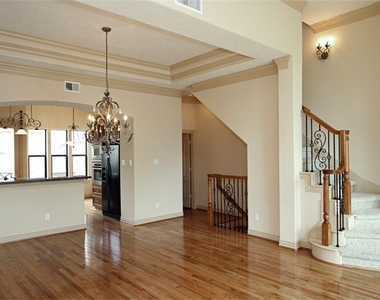 622 Bomar Street - Photo Thumbnail 5