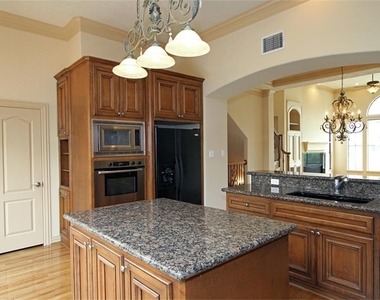 622 Bomar Street - Photo Thumbnail 8