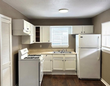 5412 Market Street - Photo Thumbnail 3