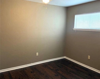 5412 Market Street - Photo Thumbnail 5