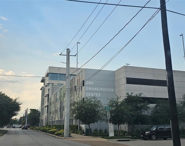 3610 Dennis Street - Photo Thumbnail 12