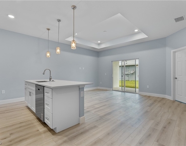 1601 E 7th Street - Photo Thumbnail 6