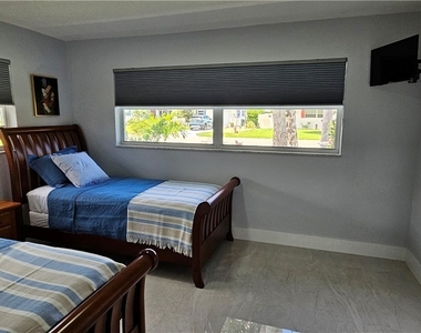 251 Se 46th Street - Photo Thumbnail 13