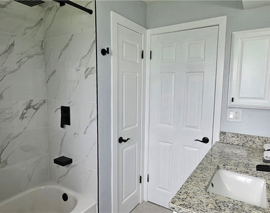 251 Se 46th Street - Photo Thumbnail 12