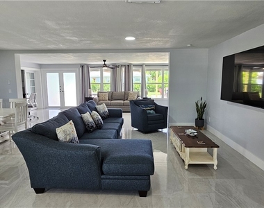 251 Se 46th Street - Photo Thumbnail 16