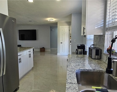 251 Se 46th Street - Photo Thumbnail 20
