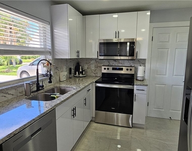 251 Se 46th Street - Photo Thumbnail 18