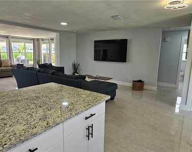 251 Se 46th Street - Photo Thumbnail 21
