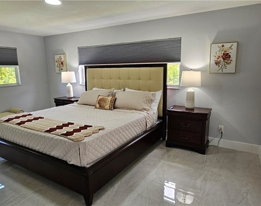 251 Se 46th Street - Photo Thumbnail 3