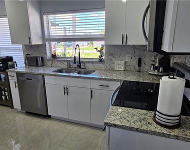 251 Se 46th Street - Photo Thumbnail 27