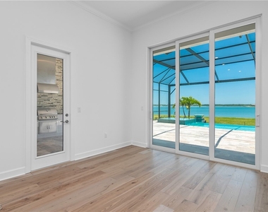 18837 Wildblue Boulevard - Photo Thumbnail 14