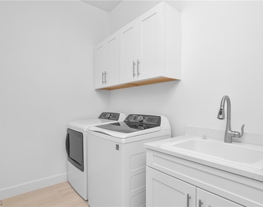18837 Wildblue Boulevard - Photo Thumbnail 23