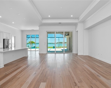 18837 Wildblue Boulevard - Photo Thumbnail 5