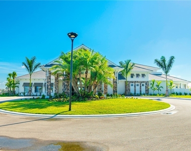 18837 Wildblue Boulevard - Photo Thumbnail 39