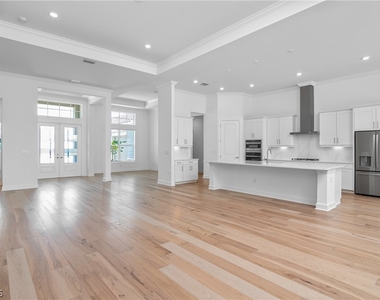 18837 Wildblue Boulevard - Photo Thumbnail 9