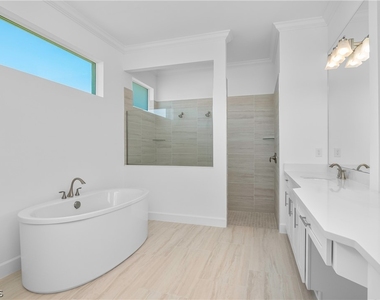 18837 Wildblue Boulevard - Photo Thumbnail 22