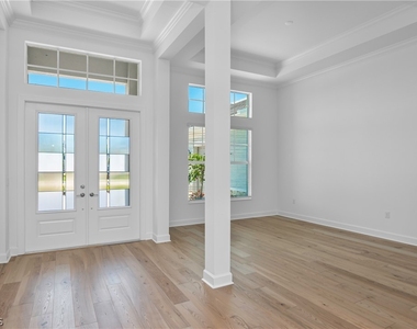 18837 Wildblue Boulevard - Photo Thumbnail 15
