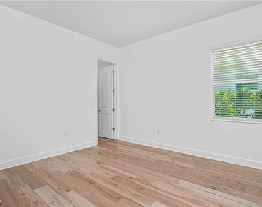18837 Wildblue Boulevard - Photo Thumbnail 24
