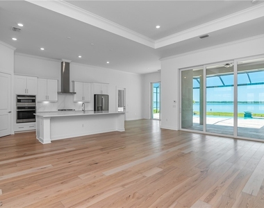 18837 Wildblue Boulevard - Photo Thumbnail 6