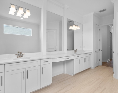 18837 Wildblue Boulevard - Photo Thumbnail 21