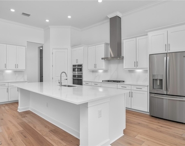 18837 Wildblue Boulevard - Photo Thumbnail 10