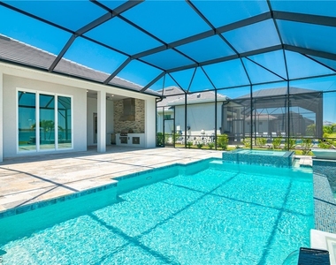 18837 Wildblue Boulevard - Photo Thumbnail 32