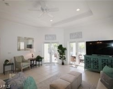 11002 Vanderbilt Drive - Photo Thumbnail 12