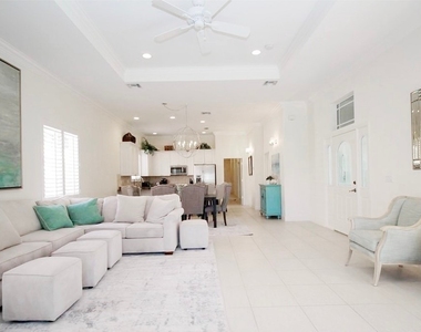 11002 Vanderbilt Drive - Photo Thumbnail 4
