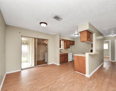 1006 Perry Street - Photo Thumbnail 16