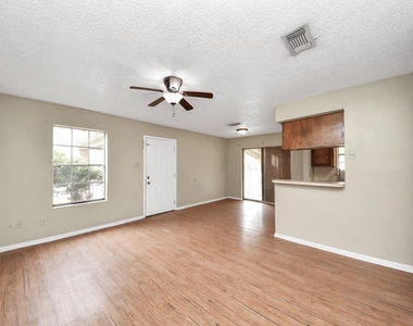 1006 Perry Street - Photo Thumbnail 10