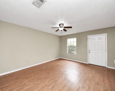 1006 Perry Street - Photo Thumbnail 9
